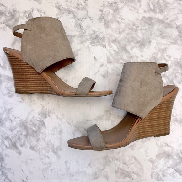 Covington Shoes - Taupe wedges (Sz 9)